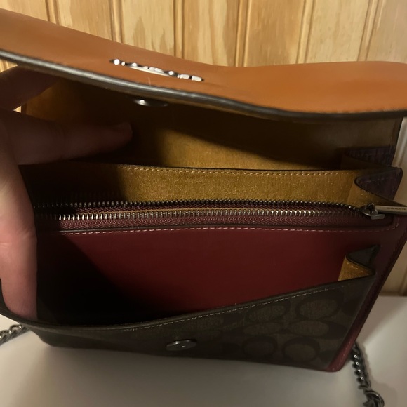 Authentic coach Small crossbody/shoulder bag- burnt orange and burgundy color - Picture 3 of 7